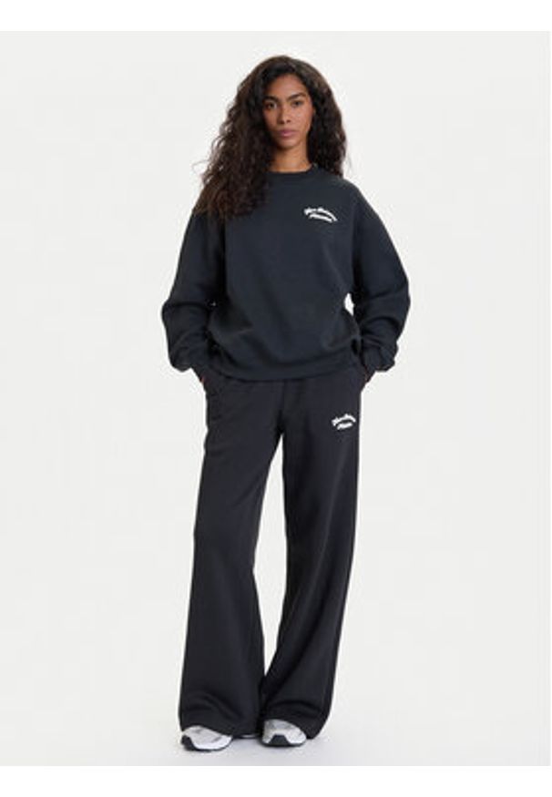 New Balance Bluza WT53516 Czarny Relaxed Fit. Kolor: czarny. Materiał: syntetyk, bawełna