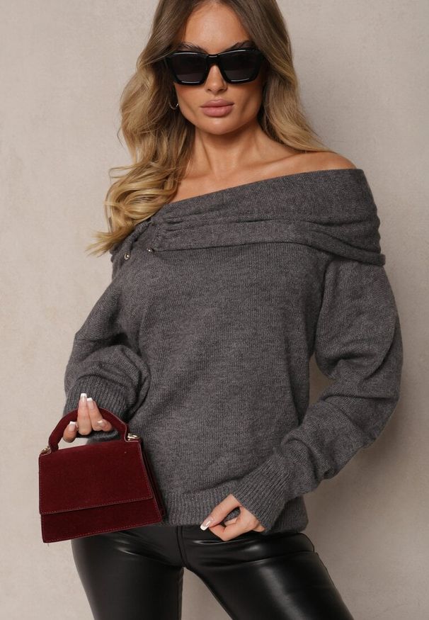 Renee - Szary Sweter Off Shoulder z Wiskozą z Ozdobnym Marszczeniem przy Dekolcie Nelilda. Okazja: na co dzień. Kolor: szary. Materiał: wiskoza. Wzór: gładki, ze splotem. Styl: casual, elegancki