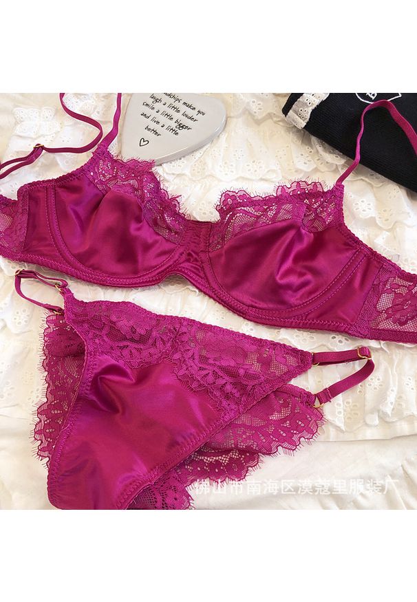 Intica - Komplet bielizny koronkowej z delikatnym wykończeniem Damita. Kolor: różowy. Materiał: koronka. Wzór: koronka