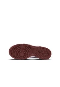Nike Dunk Low Sneakersy damskie. Okazja: na co dzień, na spacer, na uczelnię. Kolor: czerwony. Materiał: guma, syntetyk, skóra. Szerokość cholewki: normalna. Sezon: lato. Sport: turystyka piesza #5