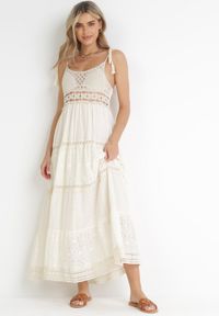 Born2be - Beżowa Sukienka Maxi z Szydełkową Górą i Haftem Serdrei. Kolor: beżowy. Materiał: koronka, tkanina. Długość rękawa: na ramiączkach. Wzór: haft. Sezon: wiosna, lato. Typ sukienki: rozkloszowane. Długość: maxi #1