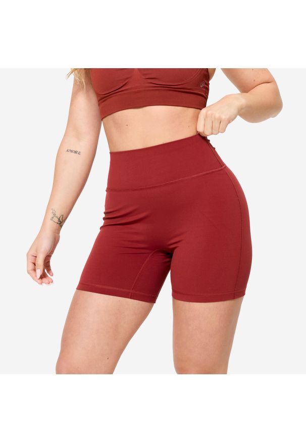 DOMYOS - Spodenki do treningu siłowego damskie Domyos microshort. Kolor: czerwony, wielokolorowy, brązowy. Materiał: materiał, poliamid, elastan. Sport: fitness
