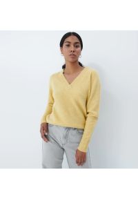 Mohito - Gładki sweter Eco Aware - Żółty. Kolor: żółty. Wzór: gładki #1
