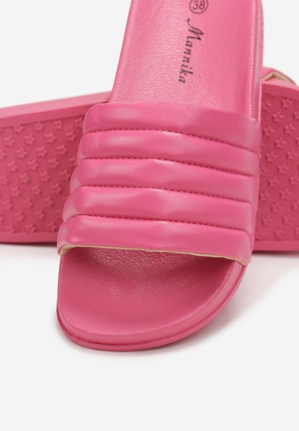 Renee - Fuksjowe Klapki Basenowe z Szerokim Paskiem z Pikowaniem Tandra. Okazja: na co dzień. Kolor: różowy. Styl: casual