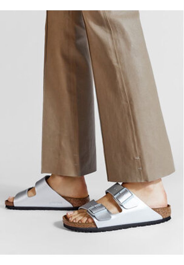 Birkenstock Klapki Arizona Bs 1012283 Srebrny. Kolor: srebrny. Materiał: skóra