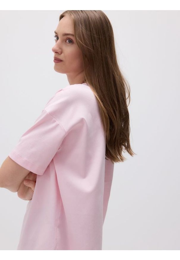 Reserved - Bawełniany t-shirt oversize - pastelowy róż. Kolor: różowy. Materiał: bawełna