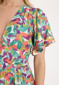 Born2be - Zielona Sukienka z Wiskozy z Ozdobnymi Marszczeniami i Gumką w Pasie z Rozcięciem na Dole Fierasa. Okazja: na co dzień. Typ kołnierza: dekolt w kształcie V. Kolor: zielony. Materiał: wiskoza. Typ sukienki: proste. Styl: casual, elegancki #7