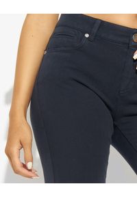 SEDUCTIVE - Spodnie jeansowe 7/8. Kolor: czarny. Styl: klasyczny #3
