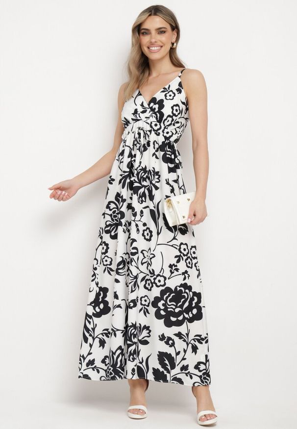 Born2be - Czarno-Biała Sukienka na Regulowanych Ramiączkach z Gumkami na Plecach Ściągana Troczkiem Harnela. Okazja: na co dzień. Kolor: czarny. Długość rękawa: na ramiączkach. Typ sukienki: proste. Styl: klasyczny, casual, elegancki