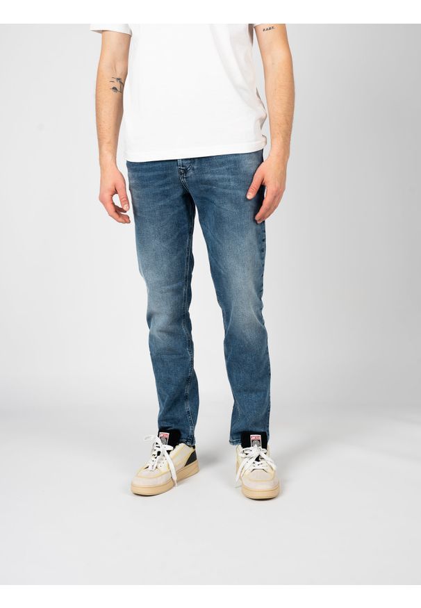 Diesel Jeansy "D-Fining" | A12024-R09IM | Mężczyzna | Niebieski. Okazja: na co dzień. Kolor: niebieski. Długość: długie. Styl: casual, elegancki