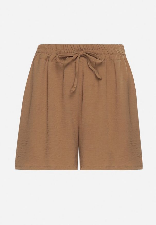 Born2be - Ciemnobeżowe Luźne Szorty z Wysokim Stanem i Gumką w Pasie Vimarias. Okazja: do pracy, na co dzień. Stan: podwyższony. Kolor: beżowy. Długość: krótkie. Styl: elegancki, casual