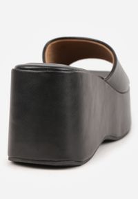 Renee - Czarne Chunky Klapki na Koturnie i Platformie z Kwadratowym Noskiem Magass. Kolor: czarny. Sezon: lato. Obcas: na koturnie. Styl: wakacyjny #8