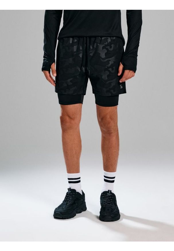 Sinsay - Dwuwarstwowe spodenki sportowe - czarny. Kolor: czarny. Styl: sportowy