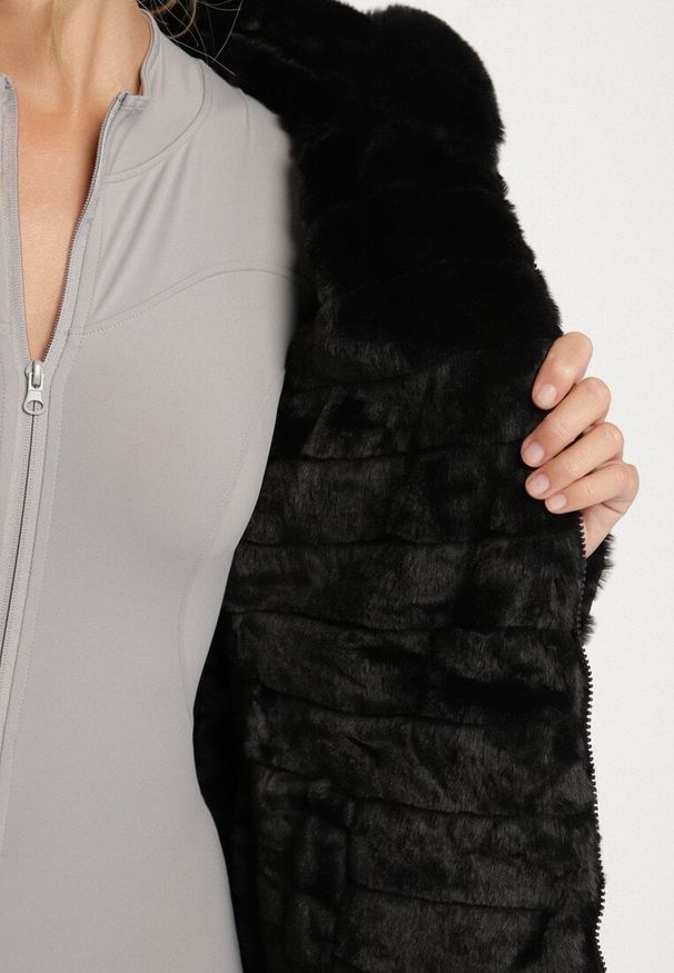 Born2be - Czarna Dwustronna Kurtka Parka Futerko z Kapturem Alorrise. Okazja: na co dzień. Typ kołnierza: kaptur. Kolor: czarny. Materiał: futro. Wzór: gładki. Styl: casual, elegancki