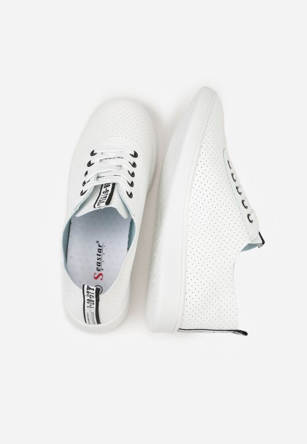 Born2be - Biało-Czarne Tenisówki z Perforacją i Ozdobną Taśmą na Języku Ylaria. Okazja: na co dzień. Kolor: biały. Styl: casual