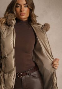 Renee - Ciemnobeżowa Kurtka z Ozdobnym Pikowaniem i Kapturem z Futrem Naliavea. Okazja: na co dzień. Kolor: beżowy. Materiał: futro. Styl: casual, elegancki #4