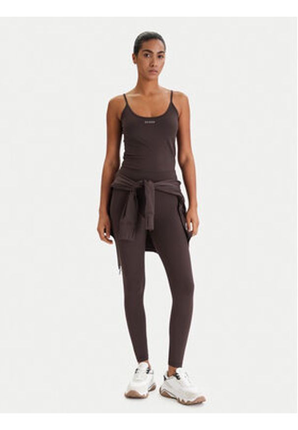 Guess Top V6RP14 KD952 Brązowy Slim Fit. Kolor: brązowy. Materiał: syntetyk