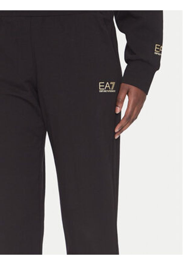 EA7 Emporio Armani Dres 7W000117 AF13135 MC004 Czarny Regular Fit. Kolor: czarny. Materiał: bawełna