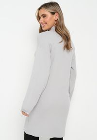 Born2be - Jasnoszara Sweterkowa Sukienka Mini z Gładkiej Dzianiny Narel. Kolor: szary. Materiał: dzianina. Wzór: gładki. Typ sukienki: proste. Długość: mini #4
