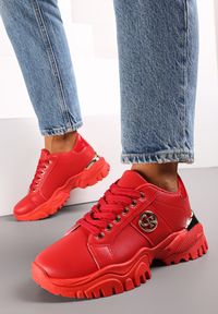 Renee - Czerwone Sneakersy przed Kostkę z Metalicznym Zdobieniem na Grubej Podeszwie Umsine. Wysokość cholewki: przed kostkę. Kolor: czerwony. Wzór: aplikacja