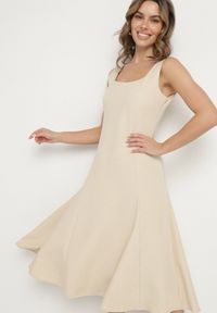 Born2be - Beżowa Klasyczna Sukienka o Rozkloszowanym Kroju Delure. Okazja: na imprezę. Typ kołnierza: dekolt kwadratowy. Kolor: beżowy. Wzór: aplikacja. Styl: klasyczny #3