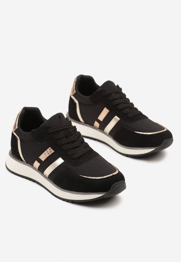 Renee - Czarne Sneakersy z Metalicznym Wzorem Alusa. Okazja: na co dzień. Nosek buta: okrągły. Kolor: czarny. Materiał: jeans. Wzór: aplikacja