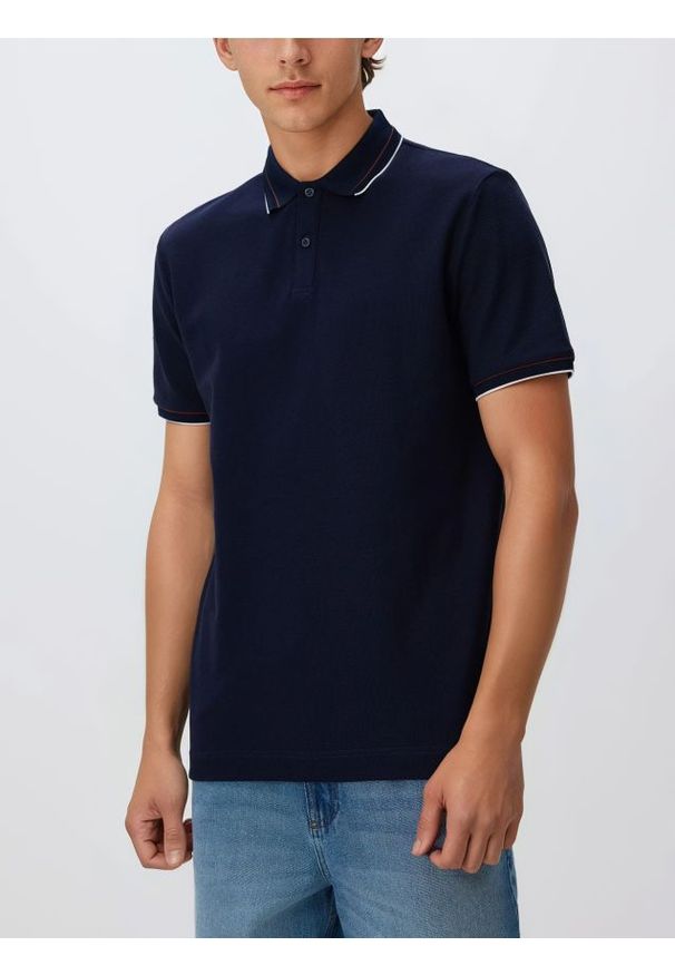 Reserved - Koszulka polo z bawełny merceryzowanej - granatowy. Typ kołnierza: polo. Kolor: niebieski. Materiał: bawełna