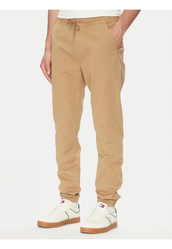 Tommy Jeans Joggery Austin DM0DM20283 Beżowy Slim Fit. Kolor: beżowy. Materiał: bawełna