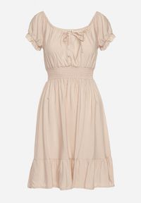 Born2be - Beżowa Wiskozowa Sukienka z Gumkami w Pasie Ściągana przy Dekolcie z Falbanką Tiimamla. Okazja: na co dzień. Kolor: beżowy. Materiał: wiskoza. Długość rękawa: krótki rękaw. Sezon: wiosna, lato. Typ sukienki: proste. Styl: casual #6