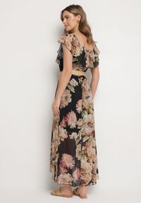 Born2be - Czarna Sukienka Typu Hiszpanka w Kwiaty z Paskiem Sademire. Okazja: na co dzień. Typ kołnierza: dekolt hiszpanka. Kolor: czarny. Wzór: kwiaty. Styl: casual #6