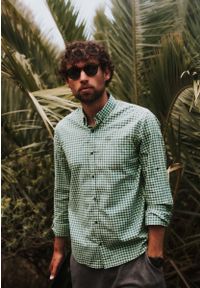 Volcano - Koszula Slim Fit K-METIS. Typ kołnierza: button down. Kolor: zielony. Materiał: włókno, skóra, materiał, bawełna. Wzór: aplikacja, kratka #1