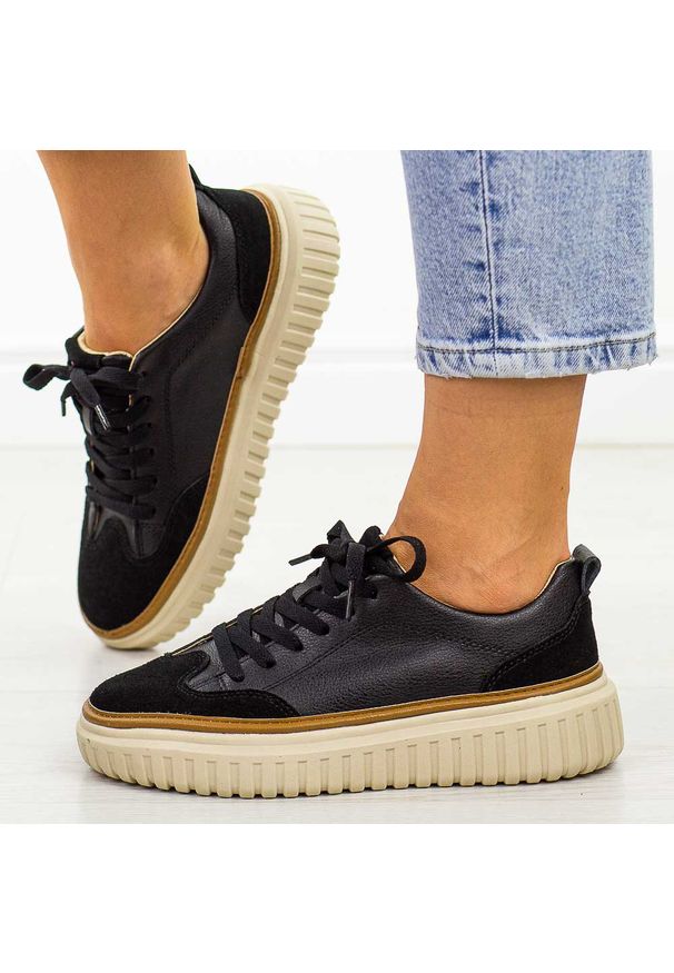 Czarne skórzane sneakersy damskie Sergio Leone Sp025. Okazja: na co dzień, na spacer. Nosek buta: okrągły. Zapięcie: sznurówki. Kolor: czarny. Materiał: skóra. Sezon: wiosna, lato. Obcas: na platformie. Sport: turystyka piesza