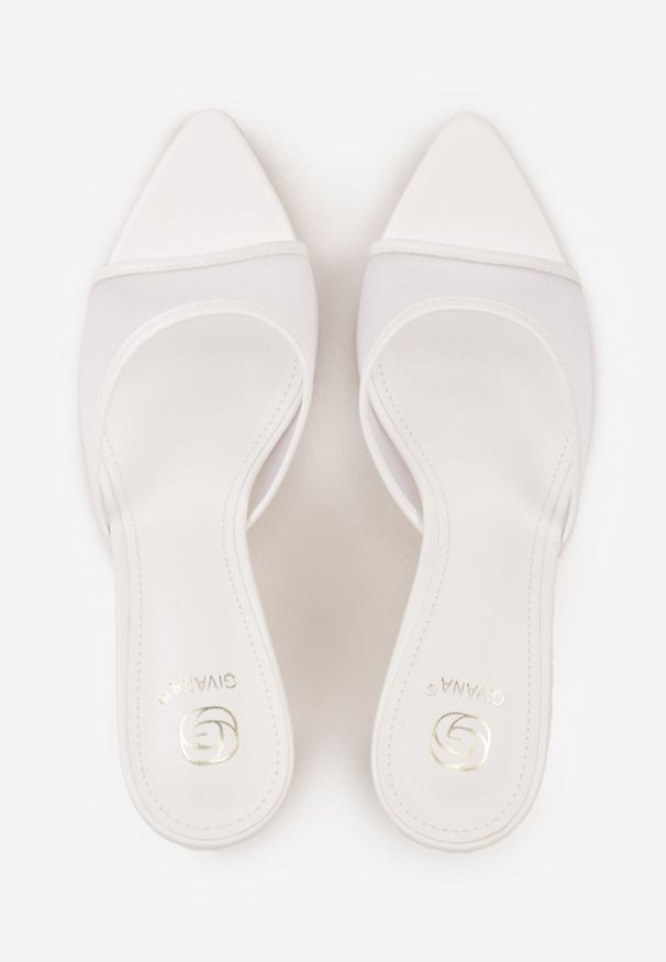 Born2be - Białe Klapki na Szpilce z Siateczkową Wyciętą Cholewką Laomesine. Nosek buta: otwarty. Kolor: biały. Materiał: skóra, materiał. Sezon: lato. Obcas: na szpilce. Styl: klasyczny. Wysokość obcasa: średni