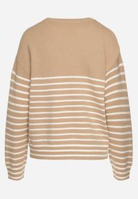 Born2be - Jasnobrązowy Sweter z Wiskozą w Paski Ozdobiony Cyrkoniami Nevetalle. Kolor: brązowy. Materiał: wiskoza. Wzór: aplikacja, paski. Sezon: zima