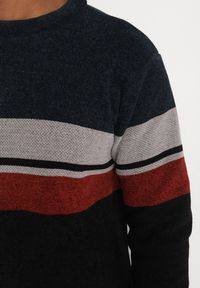 Born2be - Czarny Sweter z Wełną Ozdobiony Paskami Inaelle. Okazja: na co dzień, na spotkanie biznesowe. Kolor: czarny. Materiał: wełna. Długość rękawa: długi rękaw. Długość: długie. Wzór: aplikacja. Styl: biznesowy, elegancki, casual #7