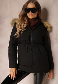 Renee - Czarna Kurtka Parka z Kapturem z Futerkiem Bimi. Typ kołnierza: kaptur. Kolor: czarny. Materiał: futro. Wzór: aplikacja. Sezon: jesień, zima. Styl: klasyczny