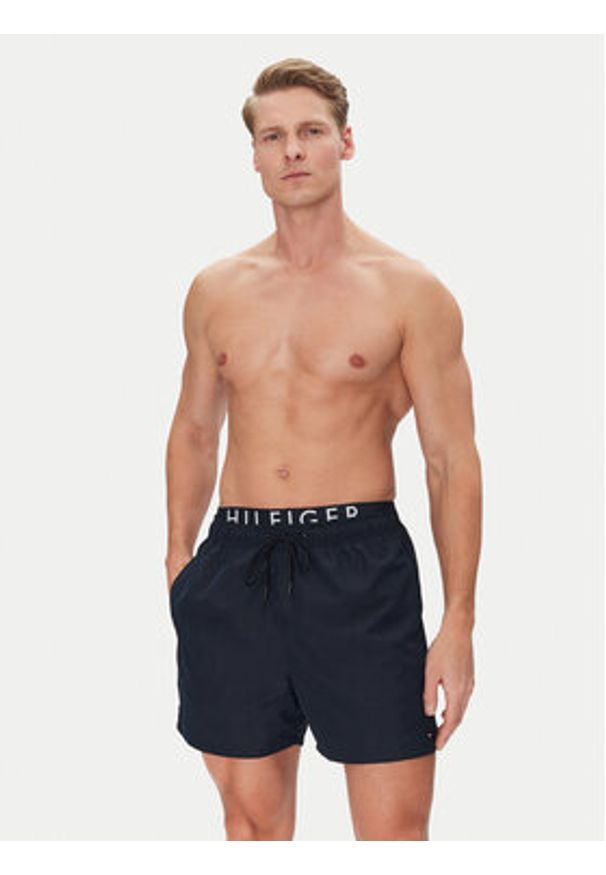TOMMY HILFIGER - Tommy Hilfiger Szorty kąpielowe UM0UM03489 Granatowy Regular Fit. Kolor: niebieski. Materiał: syntetyk