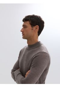 Reserved - Sweter z wełny merino - brązowy. Kolor: brązowy. Materiał: wełna