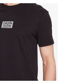 Calvin Klein T-Shirt Gloss Stencil K10K111528 Czarny Regular Fit. Kolor: czarny. Materiał: bawełna #2
