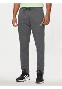 Adidas - adidas Spodnie dresowe Essentials IS1367 Szary Regular Fit. Kolor: szary. Materiał: syntetyk