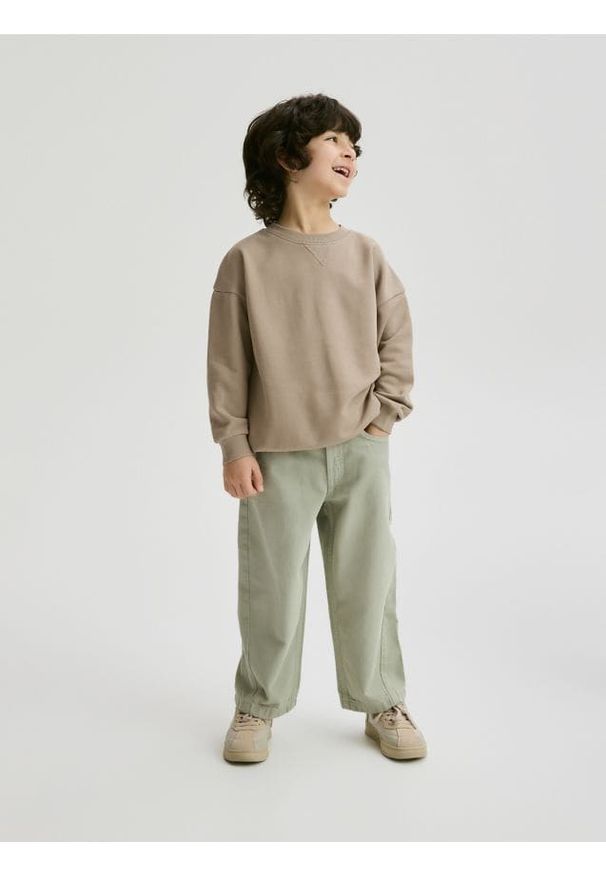 Reserved - Bawełniane spodnie - jasnozielony. Kolor: zielony. Materiał: bawełna