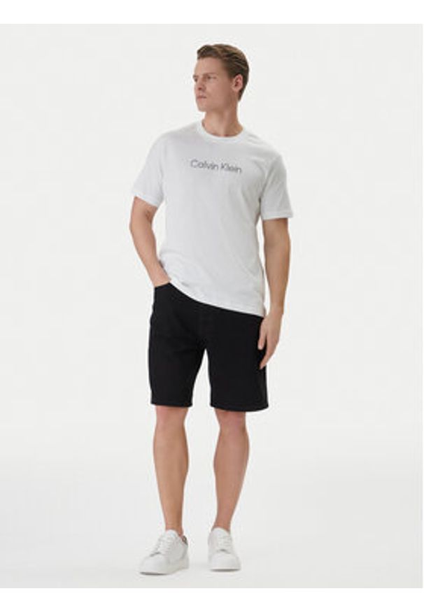 Calvin Klein Jeans Szorty jeansowe 90's LV04RF794G Czarny Slim Fit. Kolor: czarny. Materiał: bawełna