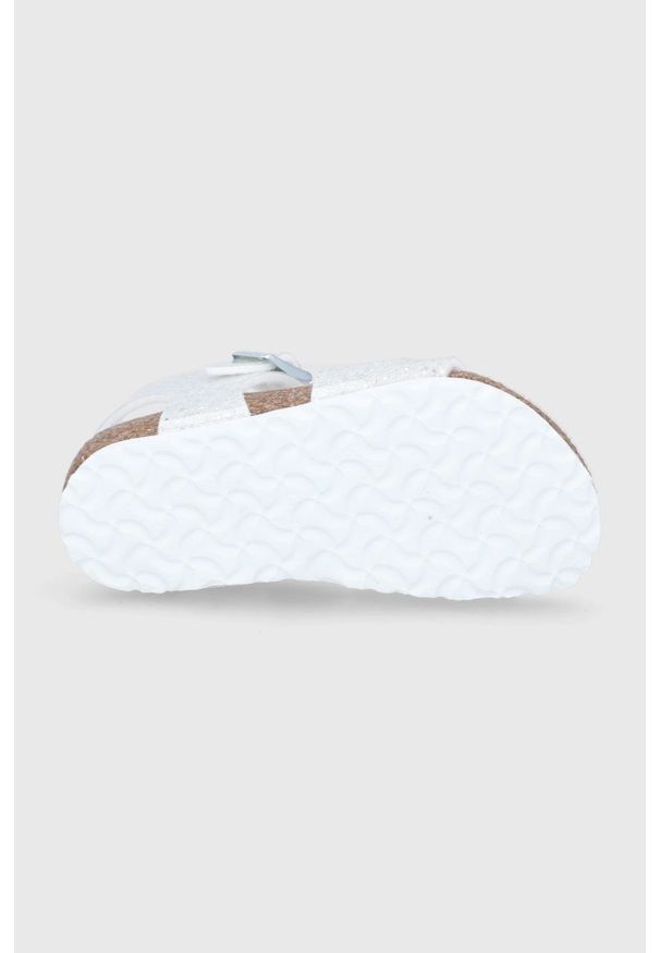 Birkenstock Sandały dziecięce kolor biały. Zapięcie: klamry. Kolor: biały. Materiał: materiał. Wzór: gładki