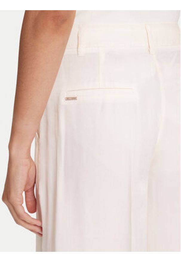 Guess Spodnie materiałowe W5YB02 WH5N2 Écru Regular Fit. Materiał: syntetyk