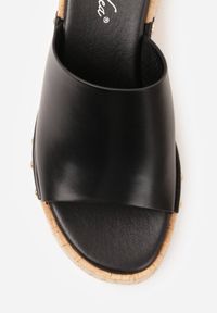 Born2be - Czarne Klapki na Koturnie i Platformie z Korka Ozdobione Nitami Fyserlienne. Okazja: na co dzień, do pracy. Kolor: czarny. Materiał: jeans, len. Wzór: aplikacja. Obcas: na koturnie. Styl: casual #6