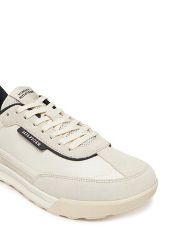 TOMMY HILFIGER - Tommy Hilfiger Sneakersy Retro Runner Nylon Mix FM0FM05523 Écru. Kolor: kremowy. Materiał: skóra, zamsz