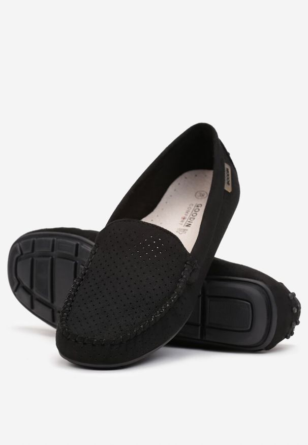 Born2be - Czarne Mokasyny Thalothee. Nosek buta: okrągły. Zapięcie: bez zapięcia. Kolor: czarny. Materiał: skóra. Wzór: aplikacja, ażurowy. Styl: boho