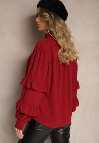 Renee - Bordowa Koszula Ozdobiona Falbankami Nevantha. Okazja: na spotkanie biznesowe, na co dzień. Typ kołnierza: kołnierz z falbankami. Kolor: czerwony. Materiał: jeans. Wzór: aplikacja. Styl: casual, biznesowy #5