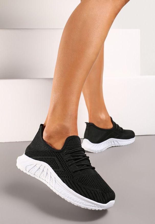 Born2be - Czarne Buty Sportowe Tymagio. Okazja: na co dzień. Nosek buta: okrągły. Kolor: czarny. Szerokość cholewki: normalna. Wzór: jednolity, aplikacja. Wysokość cholewki: przed kostkę. Materiał: jeans, materiał. Sezon: wiosna, lato. Sport: fitness