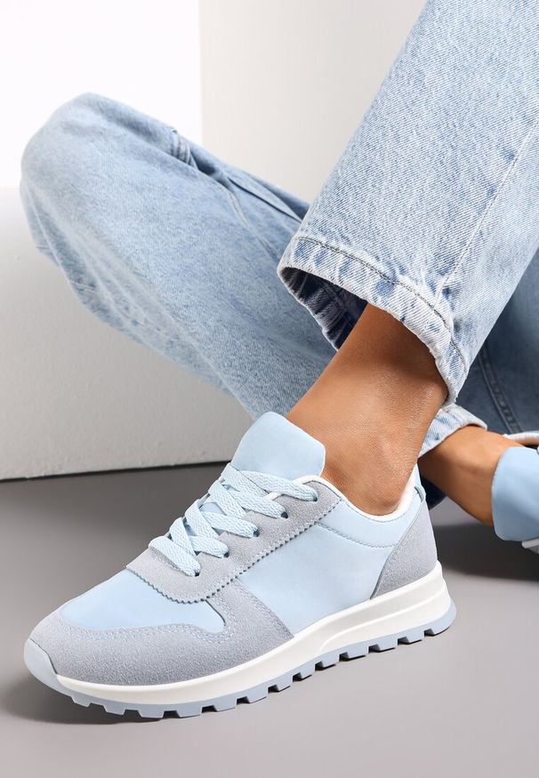 Renee - Niebieskie Sznurowane Sneakersy na Płaskiej Podeszwie z Wycięciami i Wstawkami Zaylynn. Okazja: na co dzień. Wysokość cholewki: przed kostkę. Kolor: niebieski. Materiał: materiał, skóra. Szerokość cholewki: normalna. Obcas: na płaskiej podeszwie